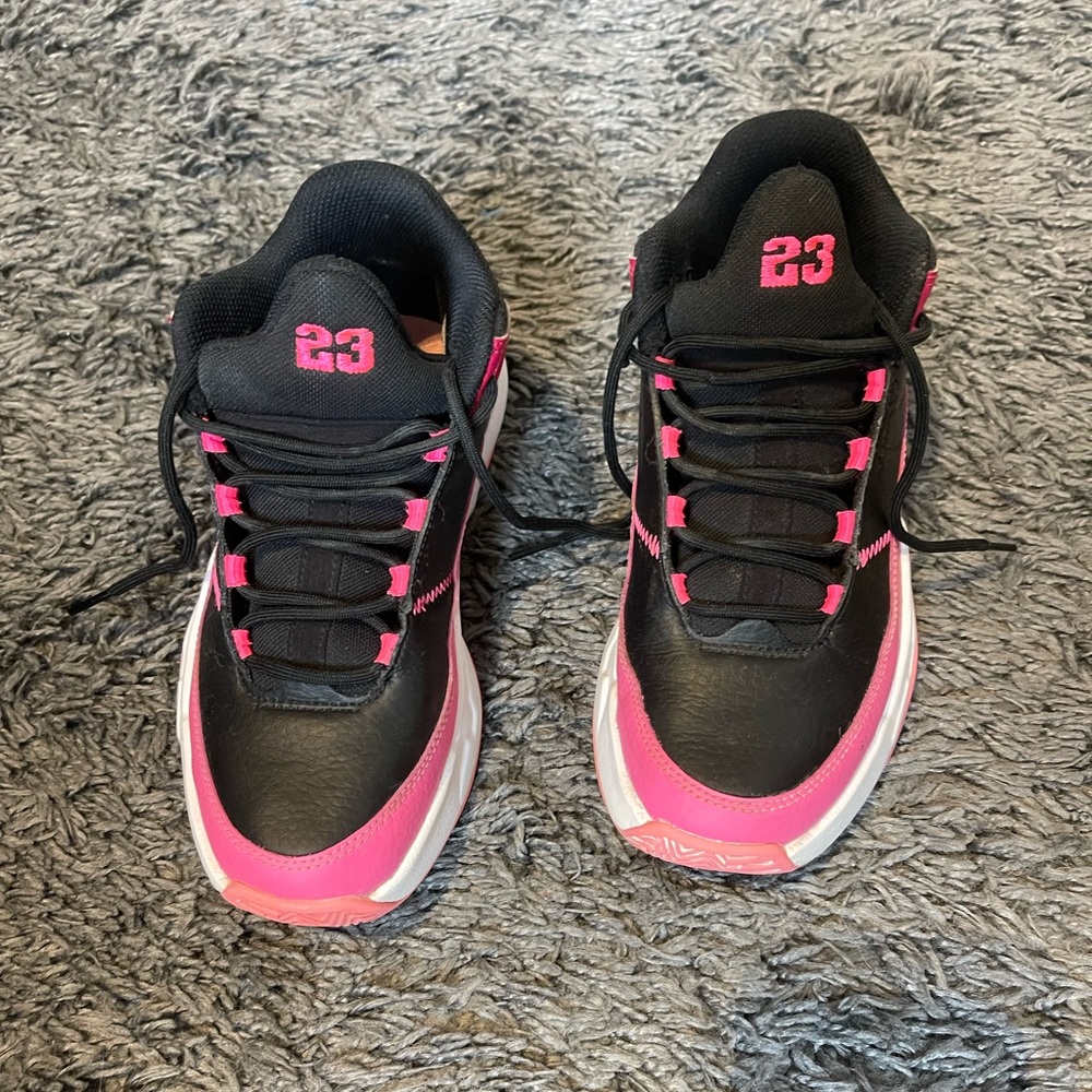 Big girls Jordan’s in size 4.5